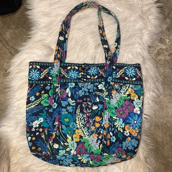 VERA Bradley Hand Bag - Picture 1 of 11
